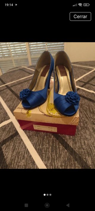 Zapatos de tacón azul para eventos