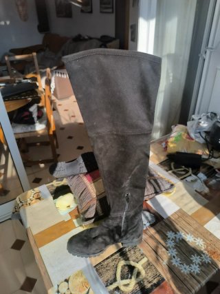 Botas altas de piel negras