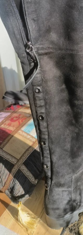 Botas altas de piel negras