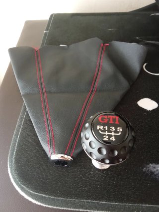 Guardapolvo y pomo Golf GTI