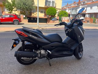 Yamaha Xmax Negra