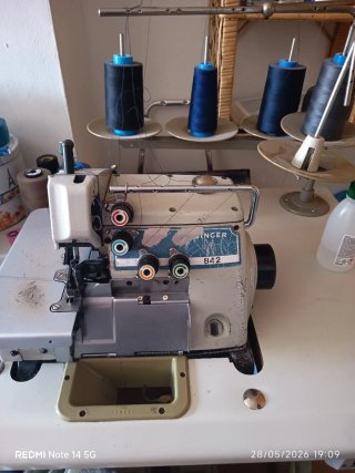 Se vende Remalladora Singer 842 Industrial