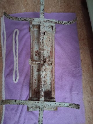 Balanza antigua de hierro con pesas