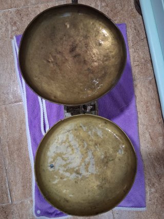 Balanza antigua de hierro con pesas