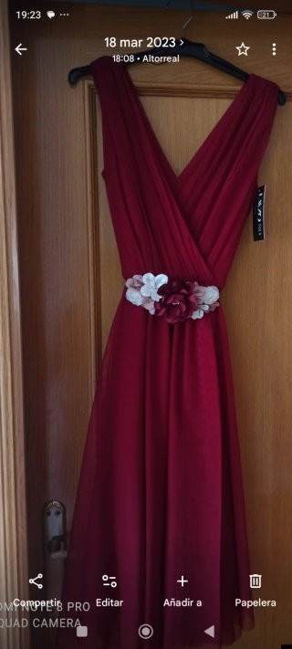 Vestido Anzo rojo con cinturón de flores