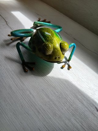 Figura Rana Artesanal Hojalata