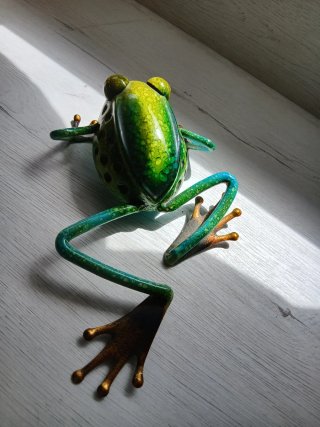 Figura Rana Artesanal Hojalata