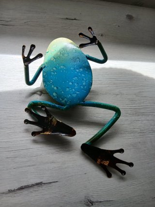 Figura Rana Artesanal Hojalata