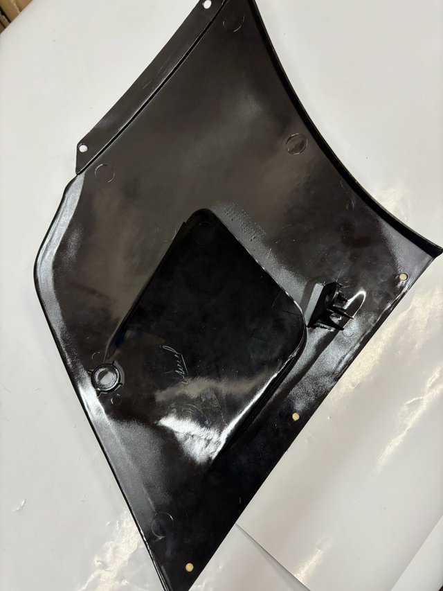 Tapa Lateral Izquierda Yamaha 1WT-28351-00-GE