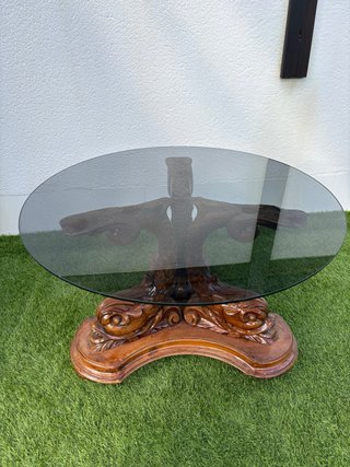 Mesa de cristal y madera tallada