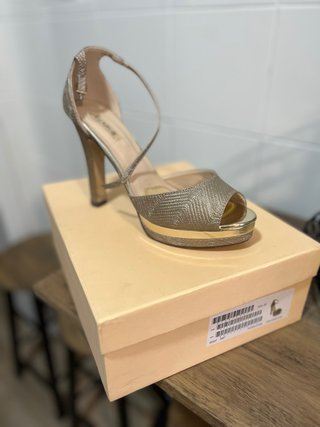 Zapatos de fiesta dorados Menbur talla 38