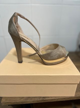 Zapatos de fiesta dorados Menbur talla 38