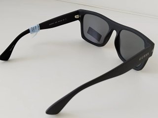 Gafas de sol Guess negras