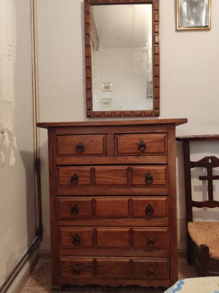 Armario y Estantería de Madera