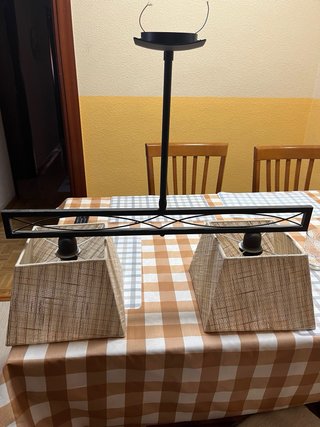 Lámpara de forja negra con pantallas