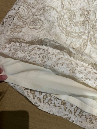 Vestido blanco de encaje con tirantes