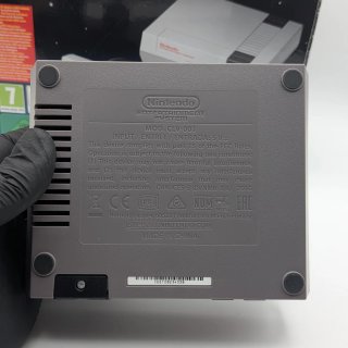 Nintendo NES Classic Mini con scatola e 2 controll