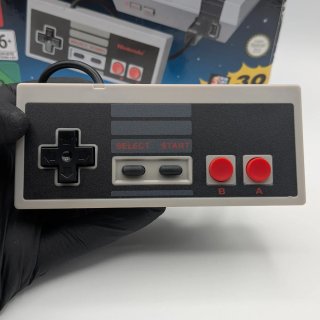 Nintendo NES Classic Mini con scatola e 2 controll