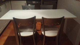 Mesa de cocina y 4 sillas