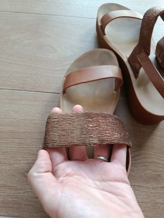 Sandalias cuña plataforma marrones y doradas