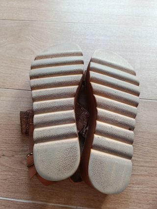 Sandalias cuña plataforma marrones y doradas