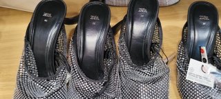 Zapatos de tacón con pedrería