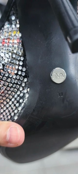 Zapatos de tacón con pedrería