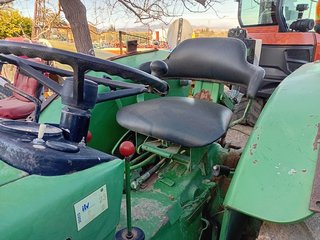 Tractor John Deere 1035 F con documentación
