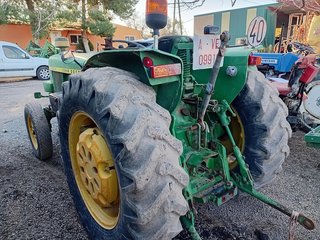 Tractor John Deere 1035 F con documentación