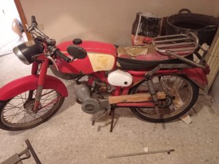 Rieju Moped Roja y Blanca