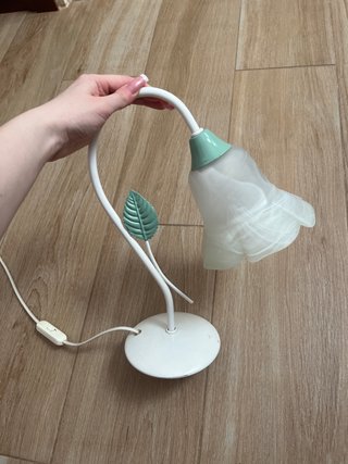Lámpara de mesa flor verde y blanco