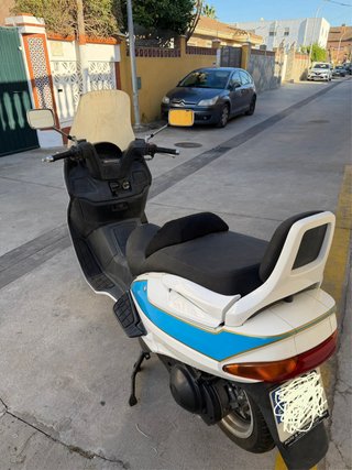 Suzuki Burgman 250 Maxi Scooter Automática