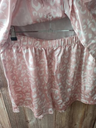 Pijama corto rosa estampado leopardo