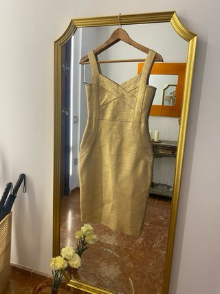 Vestido de fiesta dorado, marca indiferente