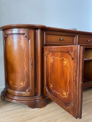Aparador clásico de madera