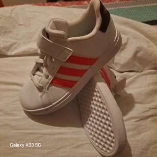 Zapatillas infantiles naranja con estrellas