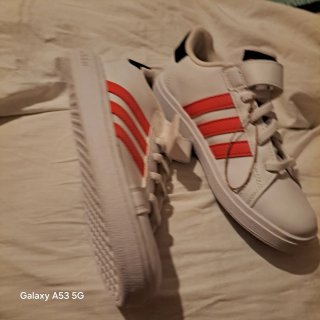 Zapatillas infantiles naranja con estrellas
