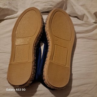 Zapatillas infantiles naranja con estrellas