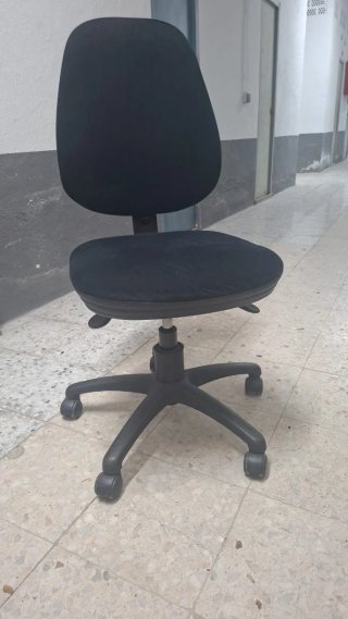 Silla de oficina negra