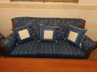 Sofá y 2 sillones azul y amarillo