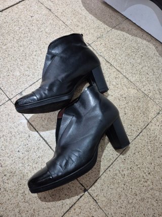 Botines de piel negros