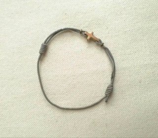 Pulsera con cruz