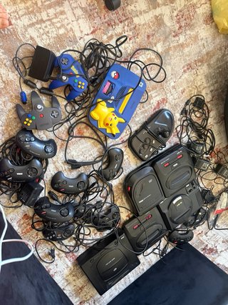 Lote Consolas Sega Saturn, Genesis, N64 Pikachu