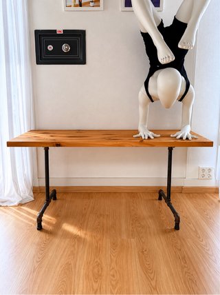 Mesa estilo industrial madera y metal