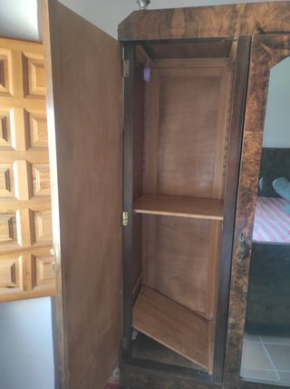 Muebles antiguos de madera chapada tipo raíz