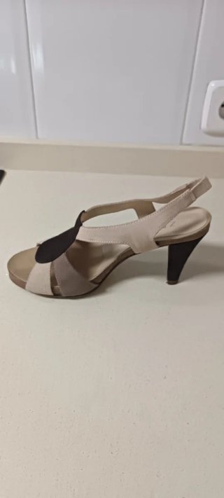 Sandalias de tacón ZENDRA beige y marrón