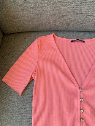 Top color salmón de Zara