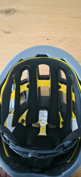Casco de bici Siroko negro y gris
