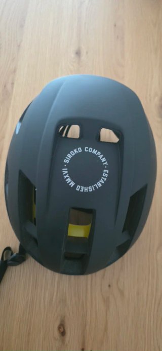 Casco de bici Siroko negro y gris