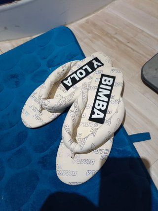 Chanclas Bimba y Lola acolchadas logo
